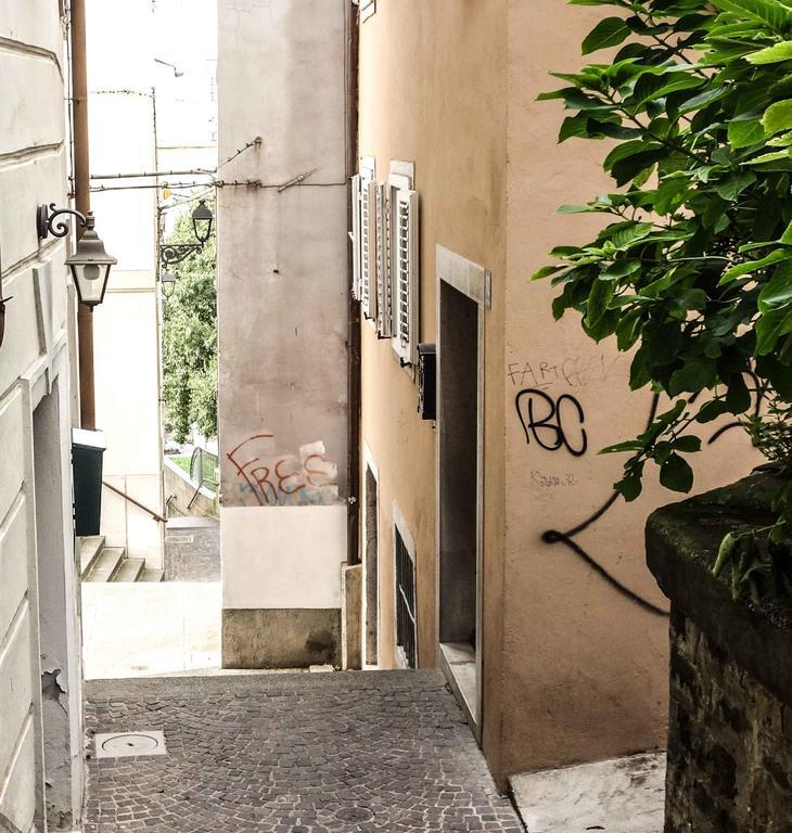 Casa Vacanze All'Angolo Триест Экстерьер фото