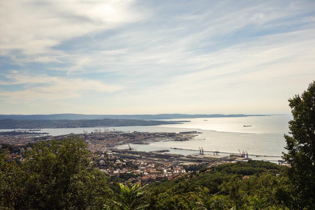 Casa Vacanze All'Angolo Триест Экстерьер фото