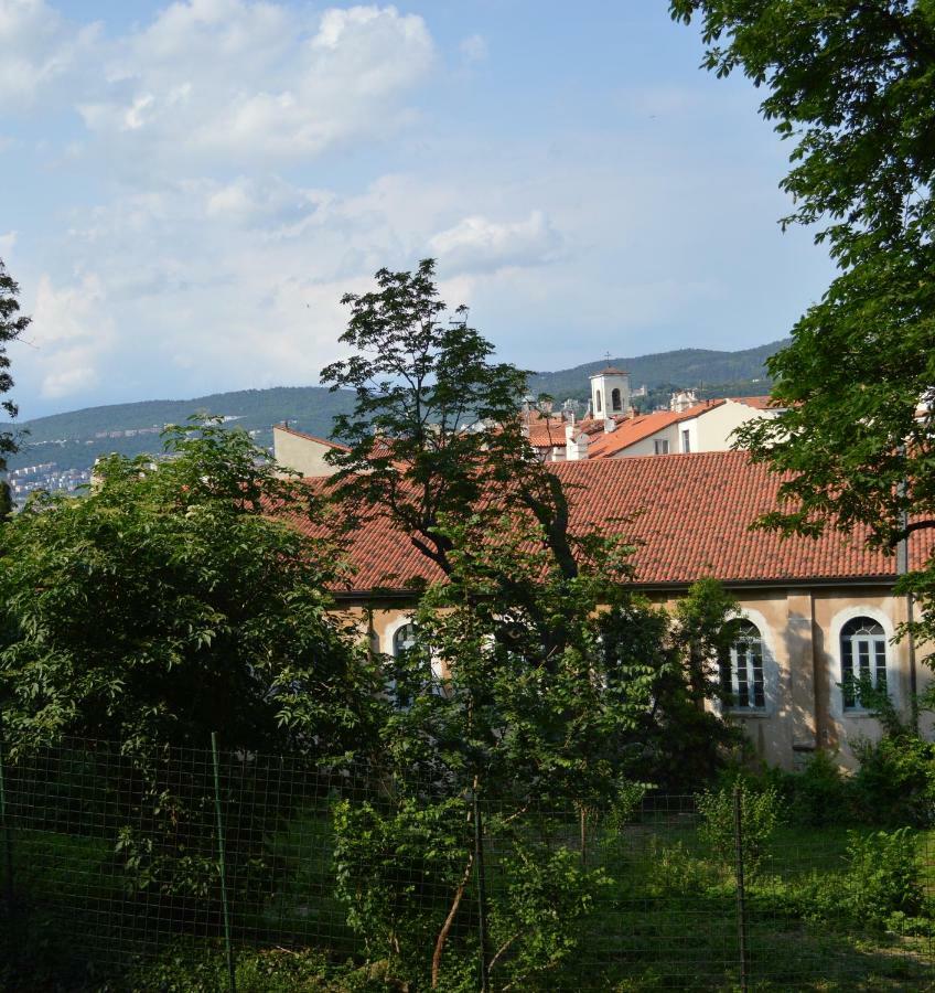 Casa Vacanze All'Angolo Триест Экстерьер фото